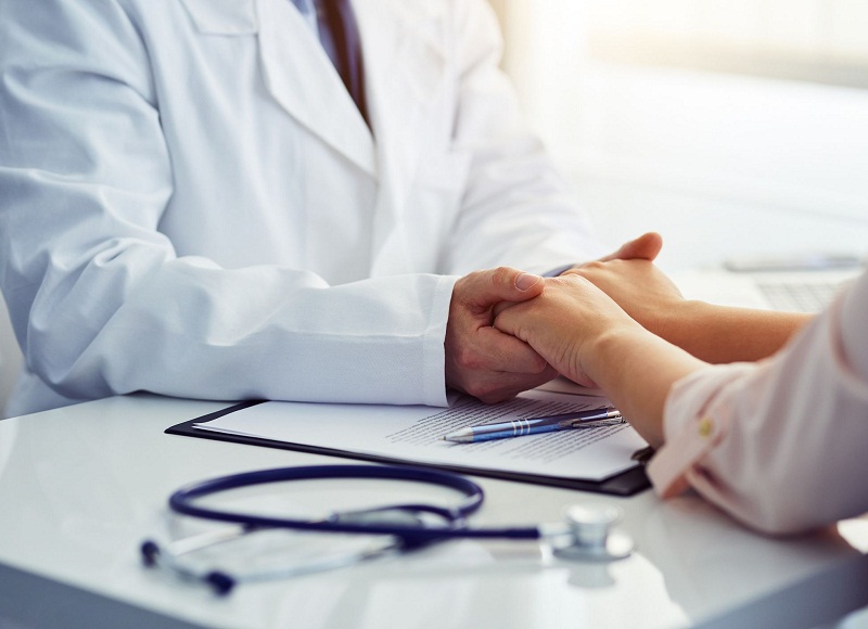 Consultation with the medical director - Reine Medico-Aesthetics